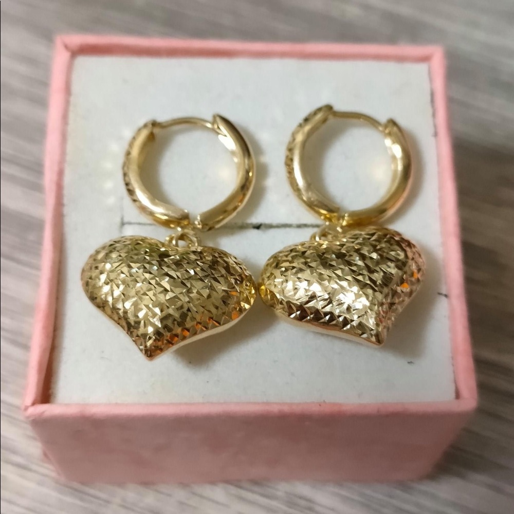 Saudi gold Available 18k Heart Necklace 3.04 gram